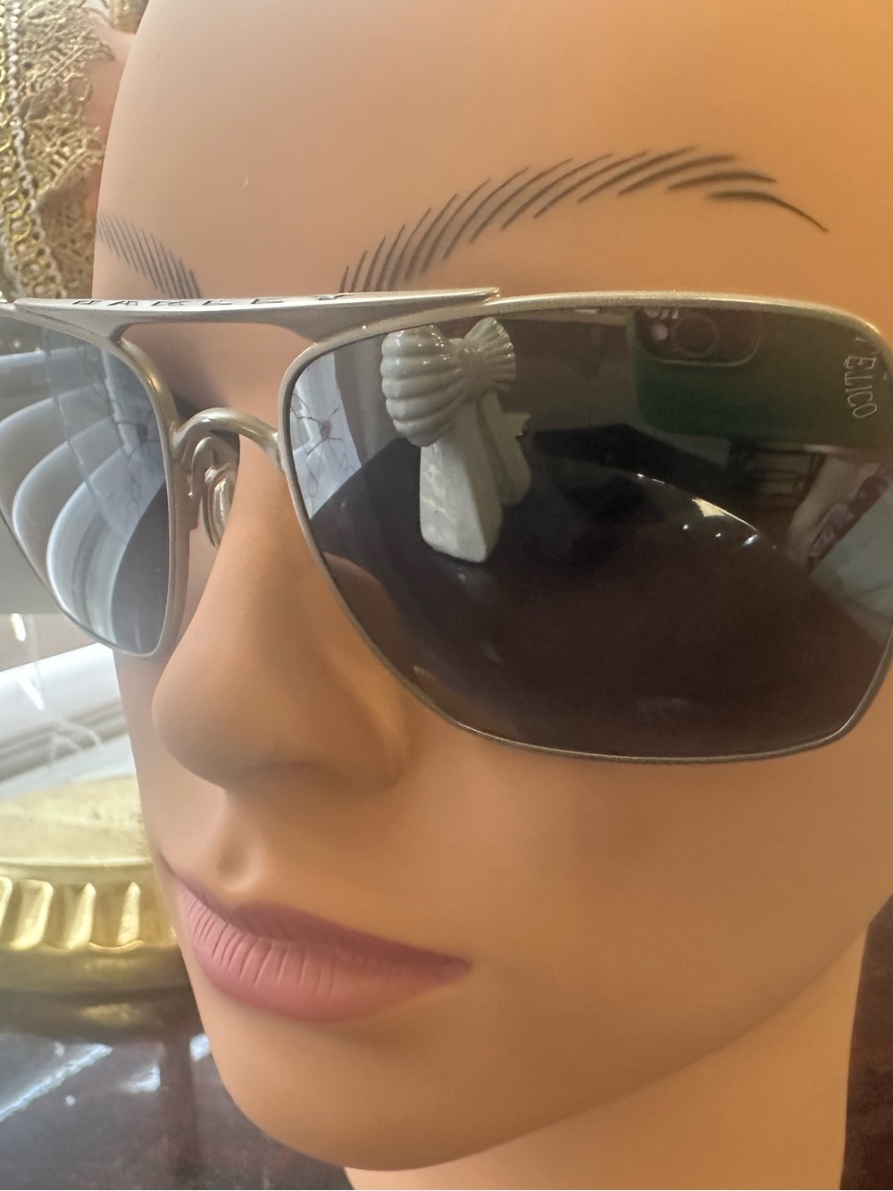 Oakley Silver Metal Aviator Sunglasses with Dark Lenses 4061-06-  Unisex